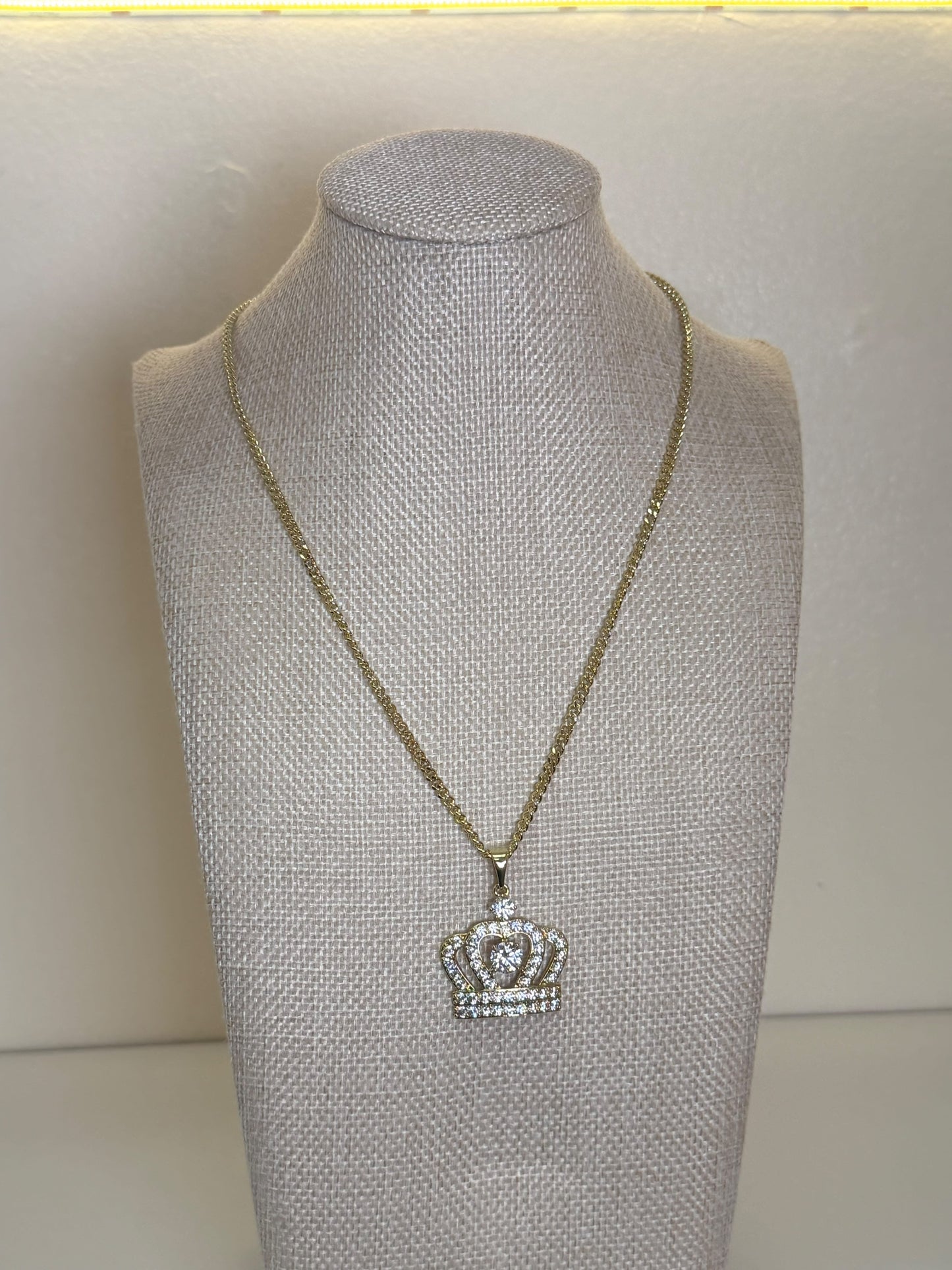 Chain of queen